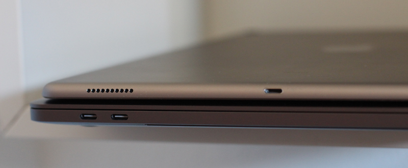 El nuevo iPad Pro junto al nuevo MacBook Pro. Encuentre las 37 diferencias.